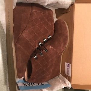 Toms Desert Wedge Bootie 8.5